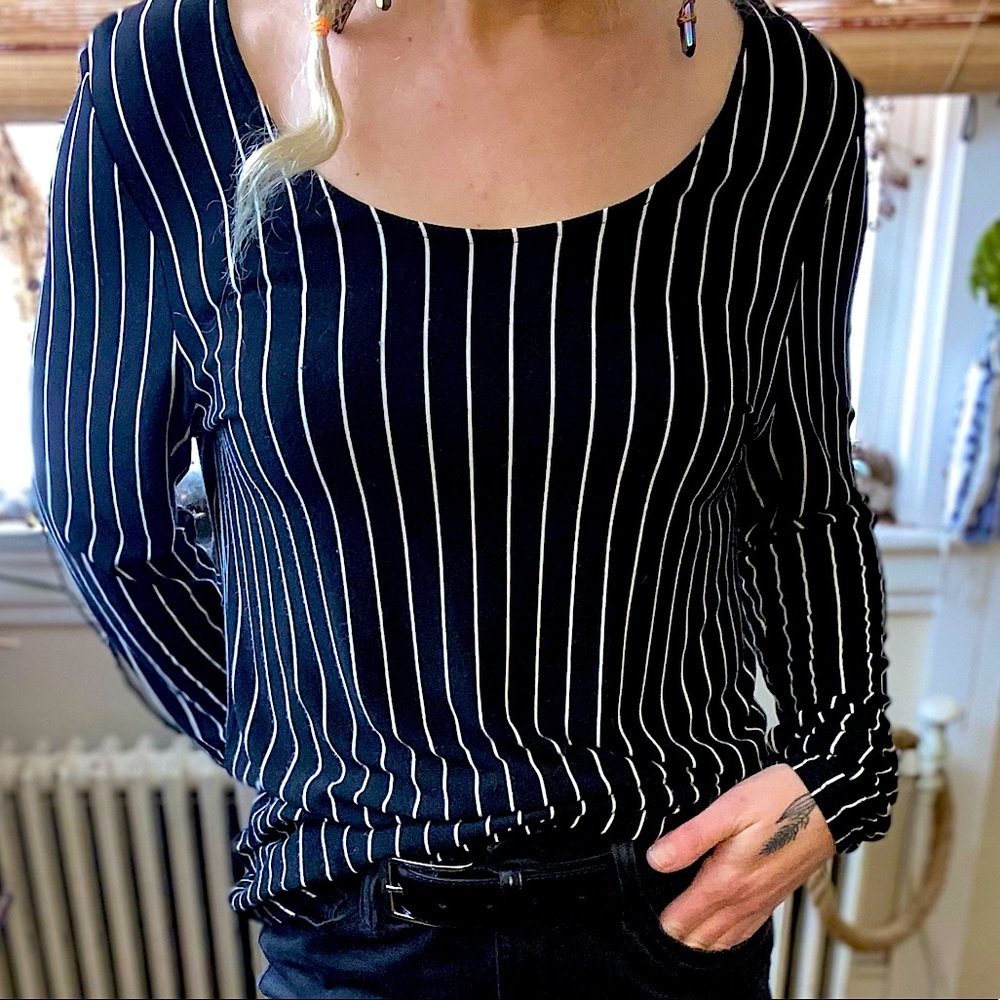 striped tunic. Size L. black and white. EUC.
